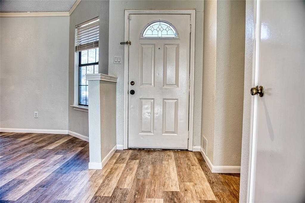 1528 Mayflower Dr - Photo 2 of 29