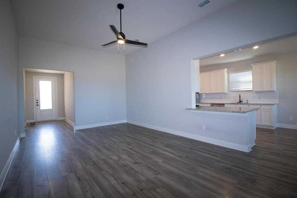 910 Emerson Dr - Photo 3 of 24