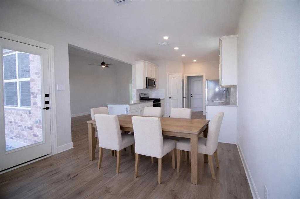 910 Emerson Dr - Photo 5 of 24