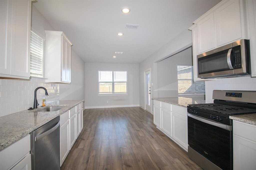 910 Emerson Dr - Photo 6 of 24