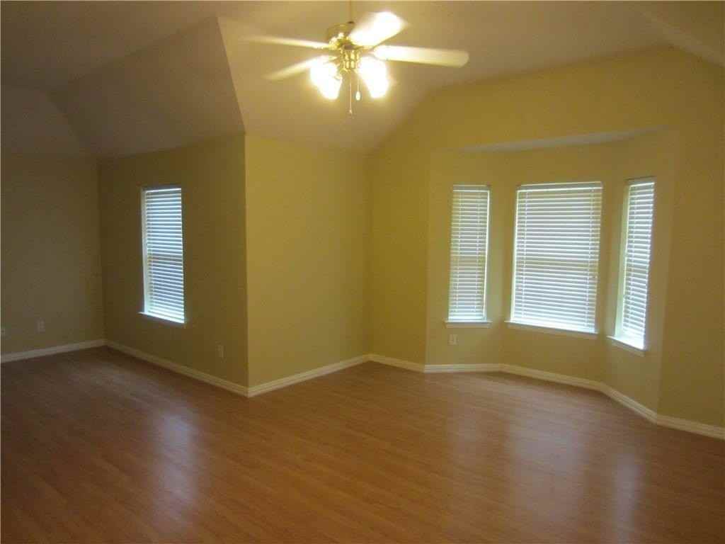 1800 Chester Dr - Photo 4 of 14