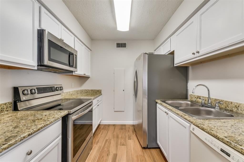 4427 Westminster Dr - Photo 4 of 15