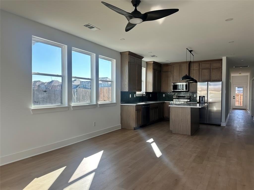 523 Harris St - Photo 5 of 19