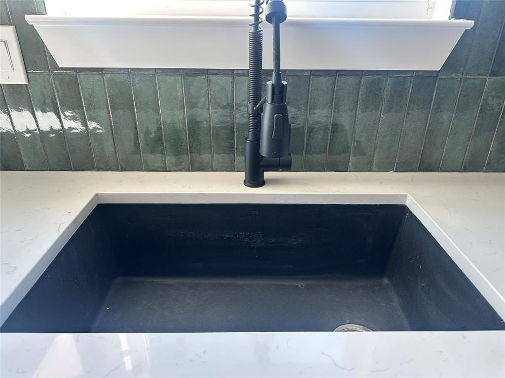 523 Harris St - Photo 7 of 19