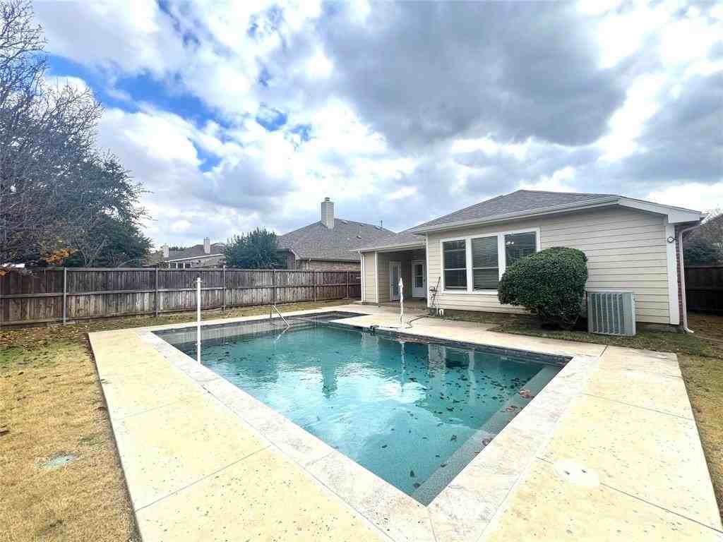 7011 Chackbay Ln - Photo 3 of 34