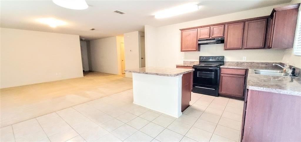 1409 S Raven Dr - Photo 2 of 13