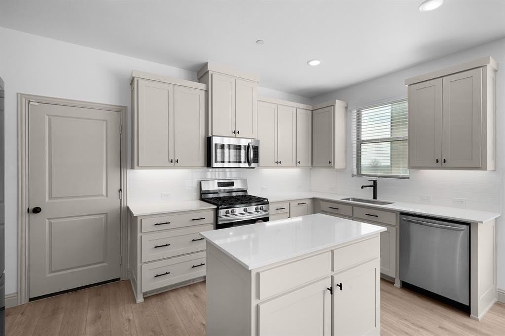 500 4th St - Photo 3 of 29