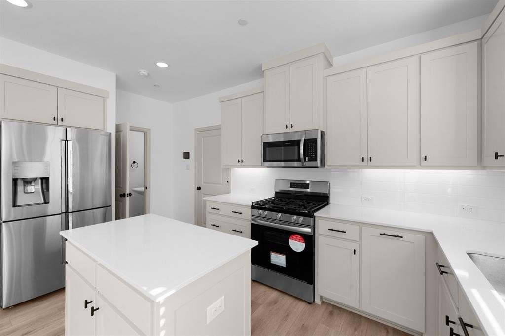 500 4th St - Photo 4 of 29