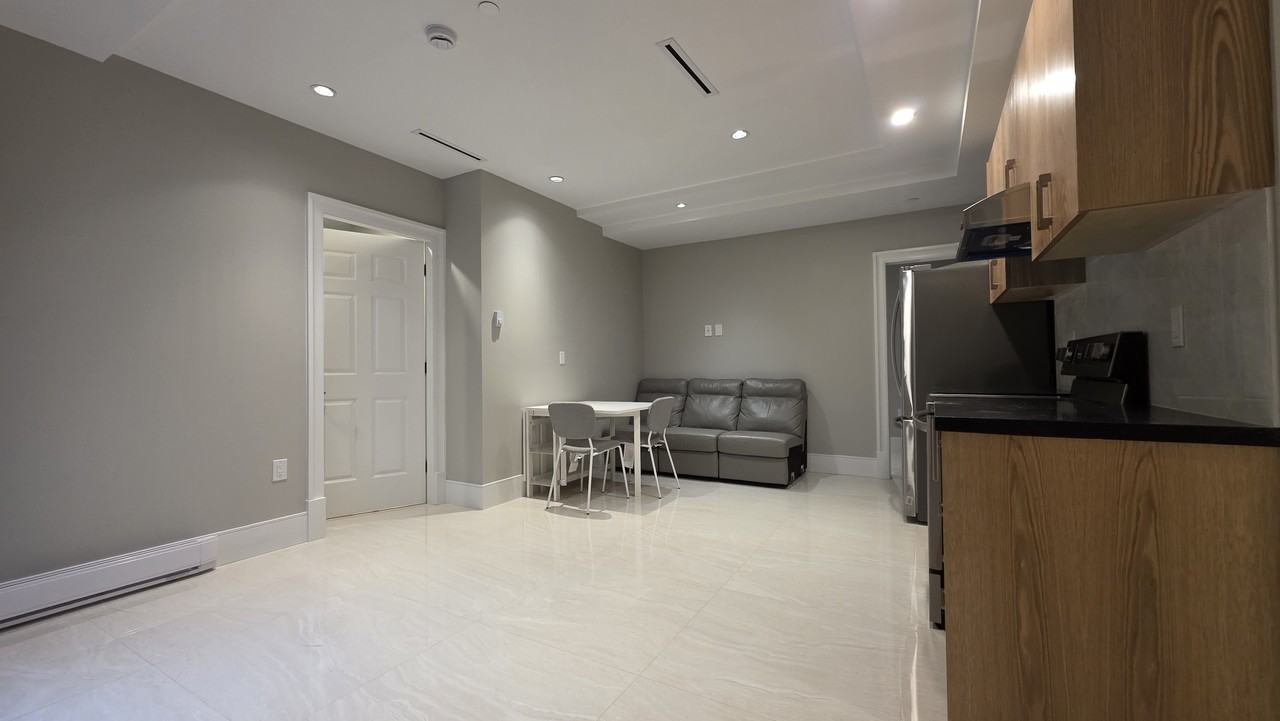 2962 Crown Street - Photo 4 of 12