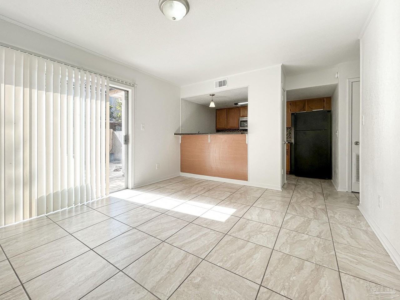 2119 Langley Ave - Photo 6 of 20