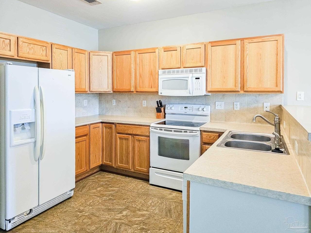 3210 Seabrook St - Photo 4 of 22