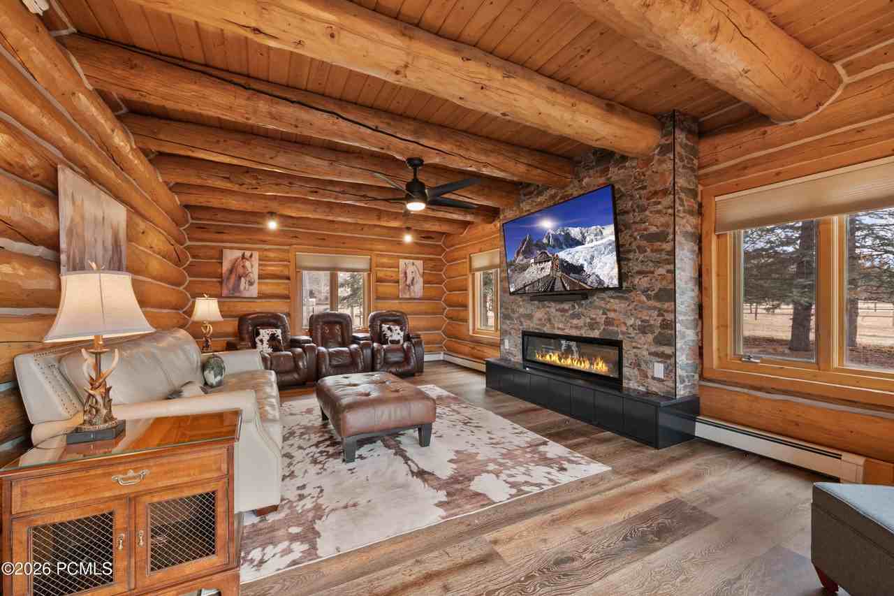 948 S Foothill Dr - Photo 3 of 28