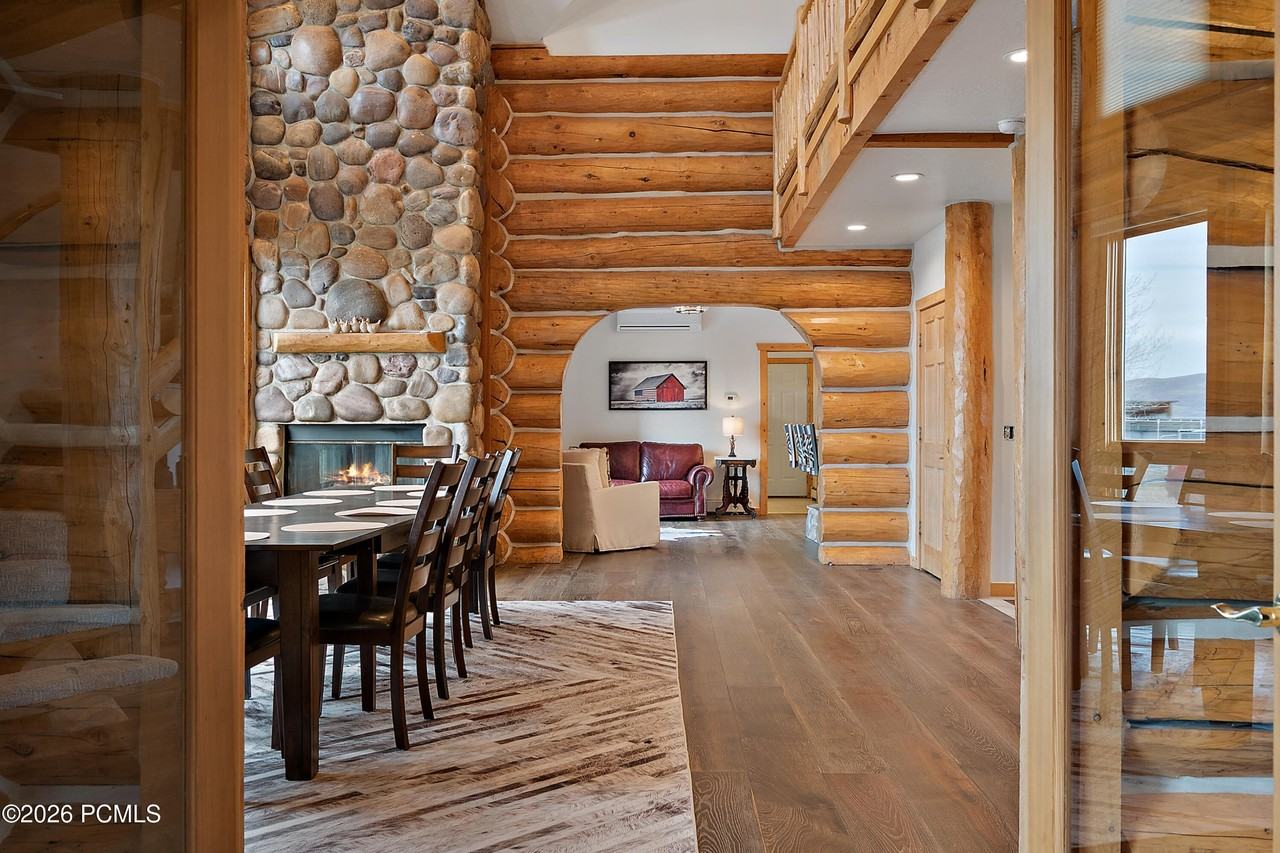 948 S Foothill Dr - Photo 4 of 28