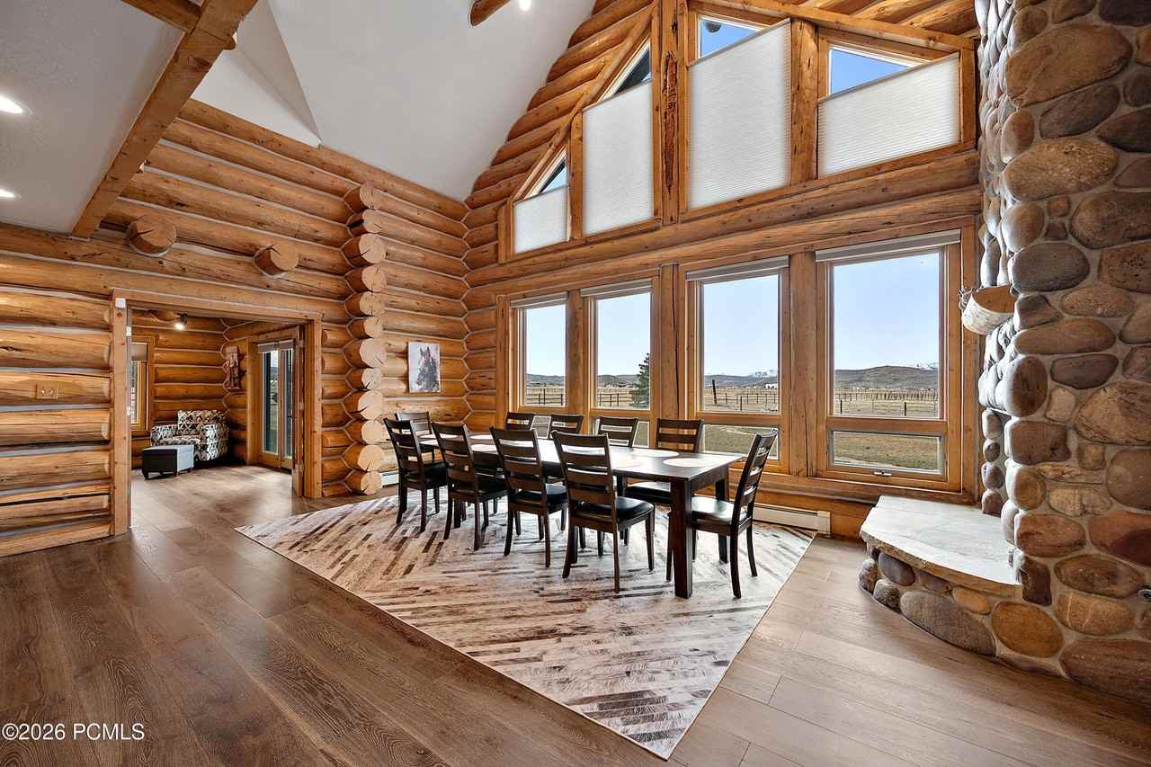 948 S Foothill Dr - Photo 5 of 28