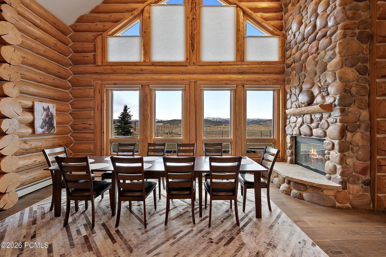 948 S Foothill Dr - Photo 6 of 28