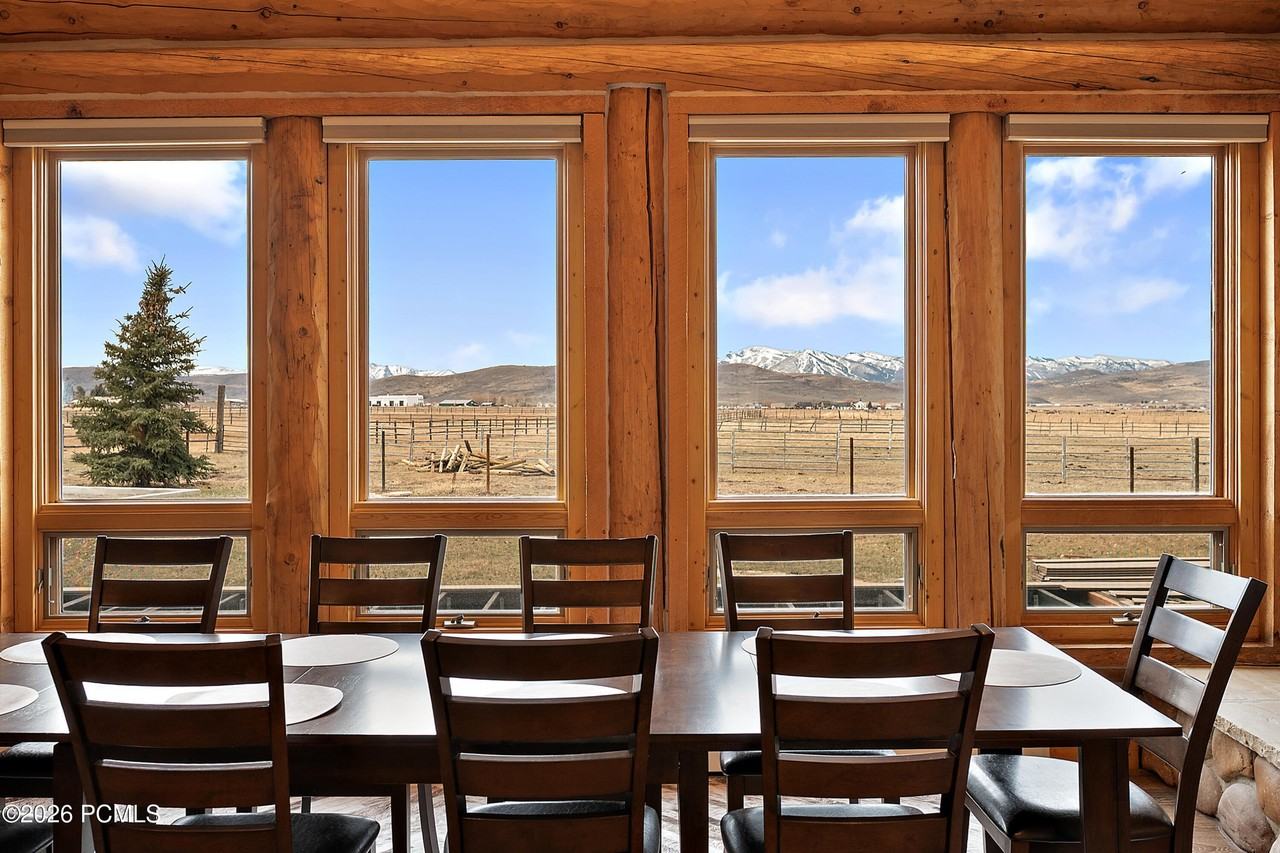 948 S Foothill Dr - Photo 7 of 28