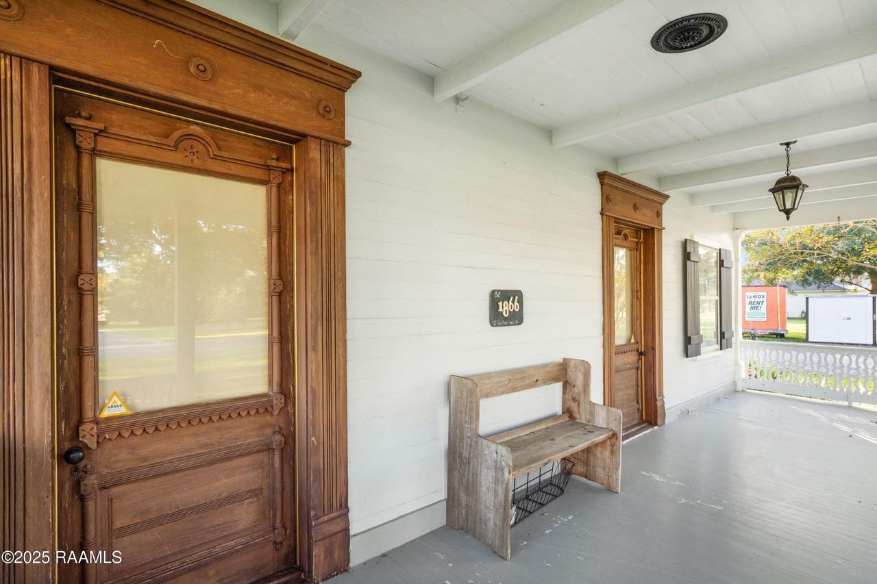 745 S Poydras St - Photo 4 of 17