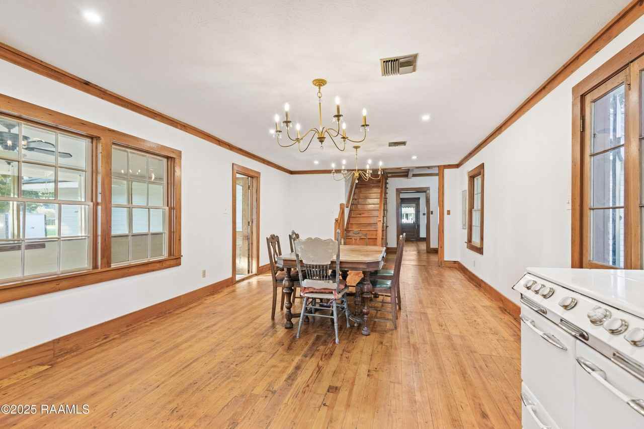 745 S Poydras St - Photo 5 of 17