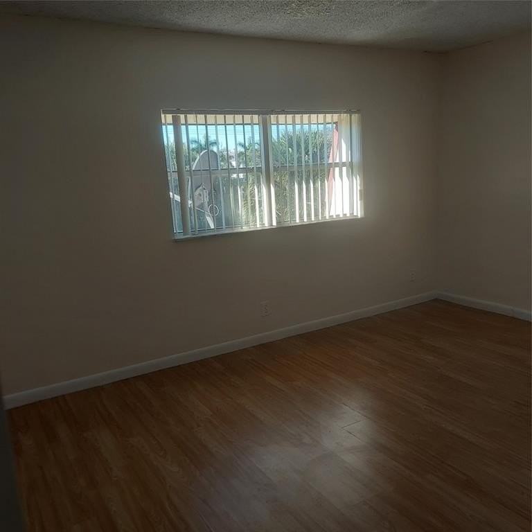 5409 Nw 27th St - Photo 4 of 11