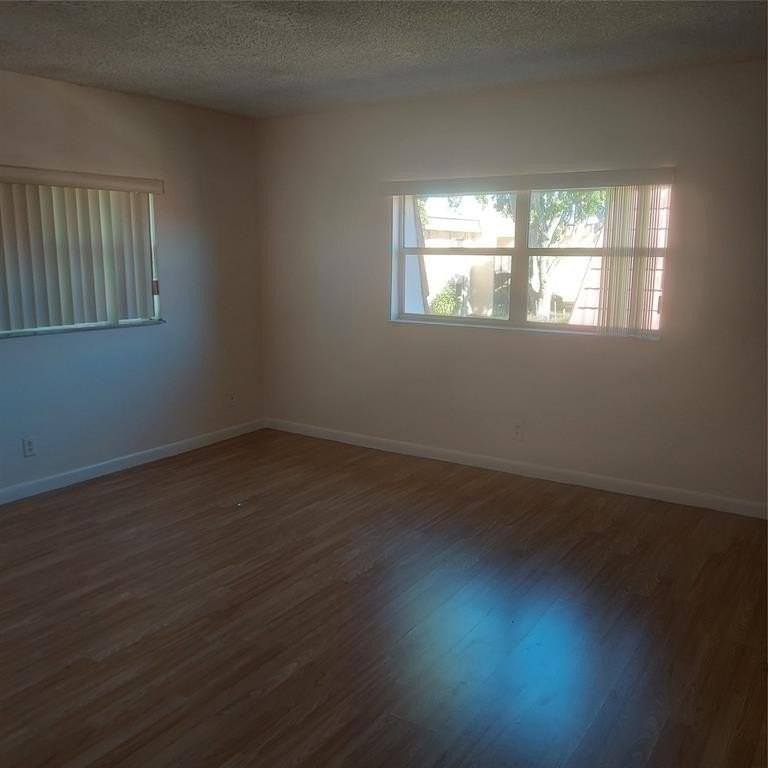 5409 Nw 27th St - Photo 5 of 11