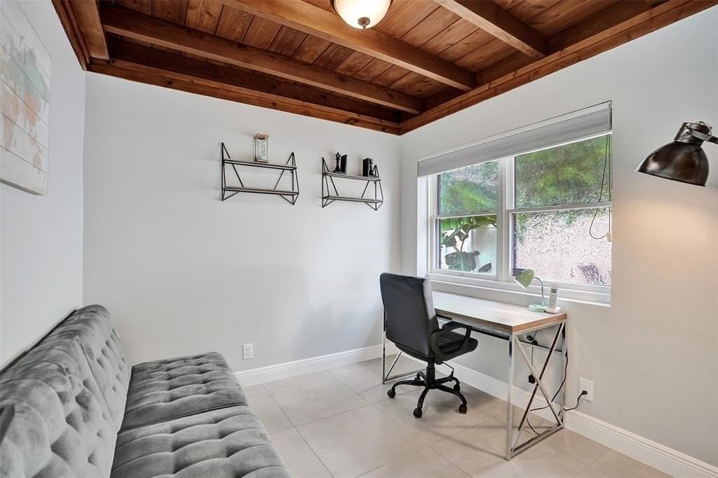 901 Se 14th Ct #3 - Photo 3 of 16