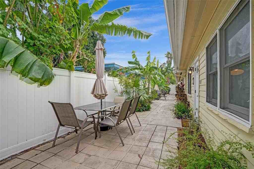 901 Se 14th Ct #3 - Photo 4 of 16