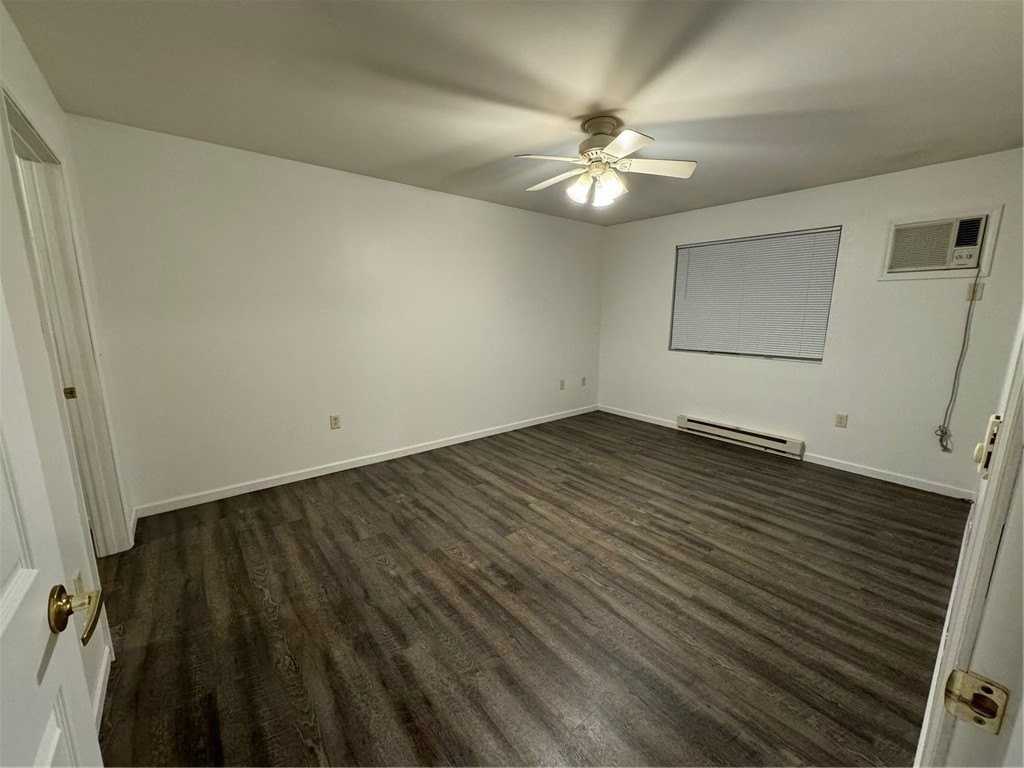 615 E South St Apt 4 #4 - Photo 7 of 13