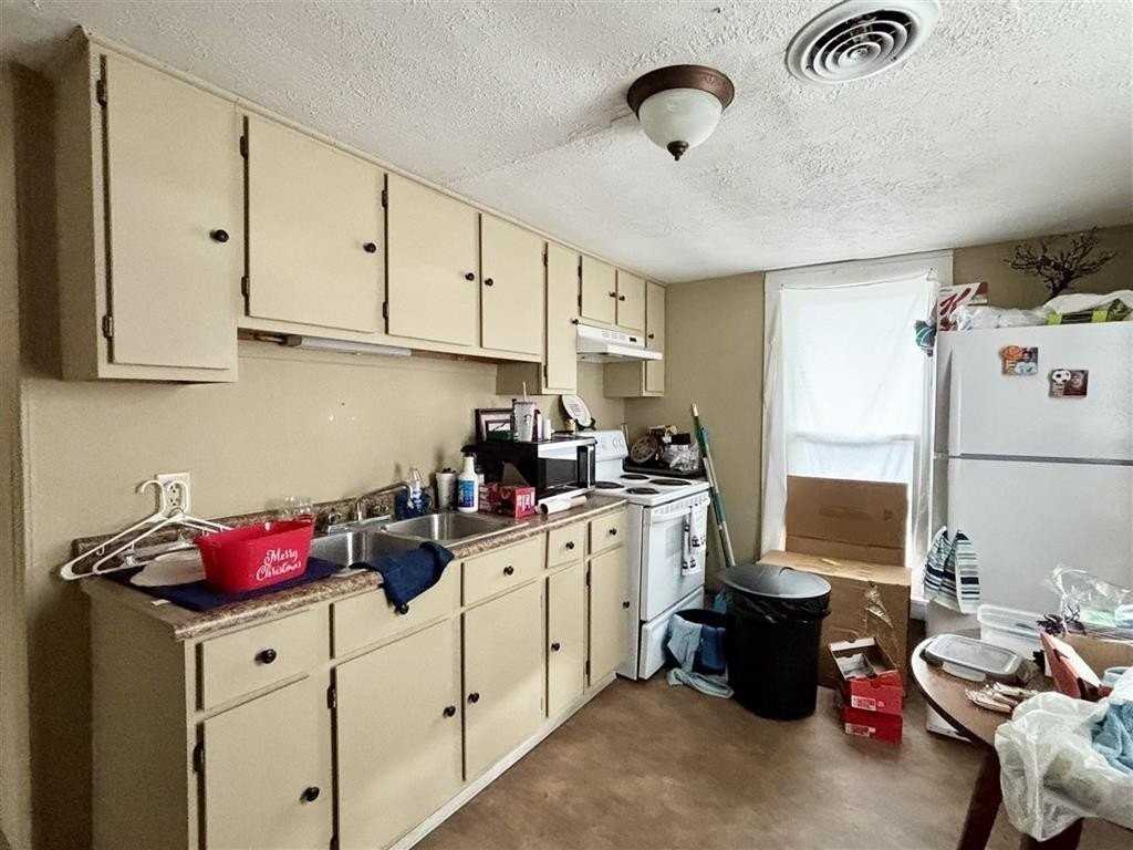 208 Columbia Ave - Photo 6 of 35