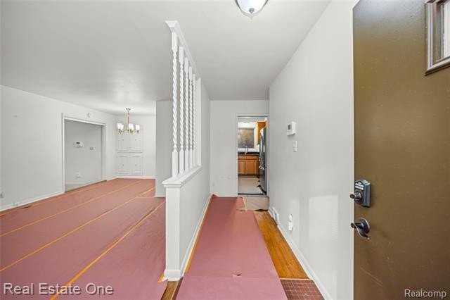 2360 Pineview - Photo 4 of 46