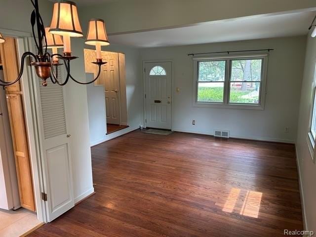 719 N Eton St - Photo 3 of 24