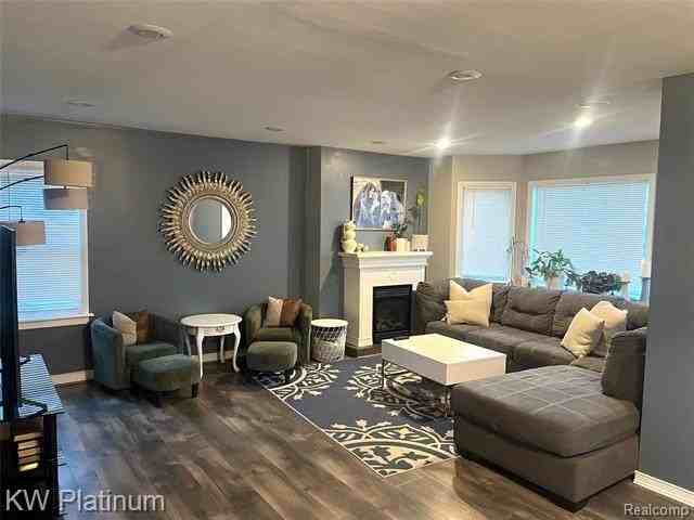 1458 E Hayes Ave - Photo 4 of 24