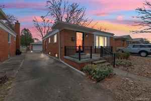 featured image of 3945 Harding St