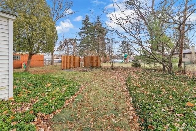 3945 Harding St - Photo 3 of 29