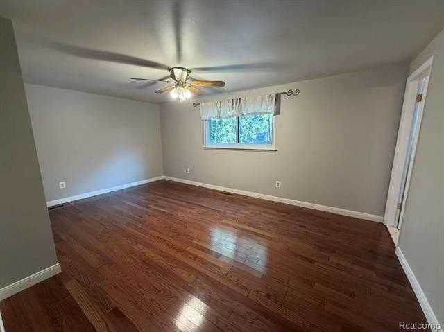 3245 Parker Dr - Photo 7 of 20