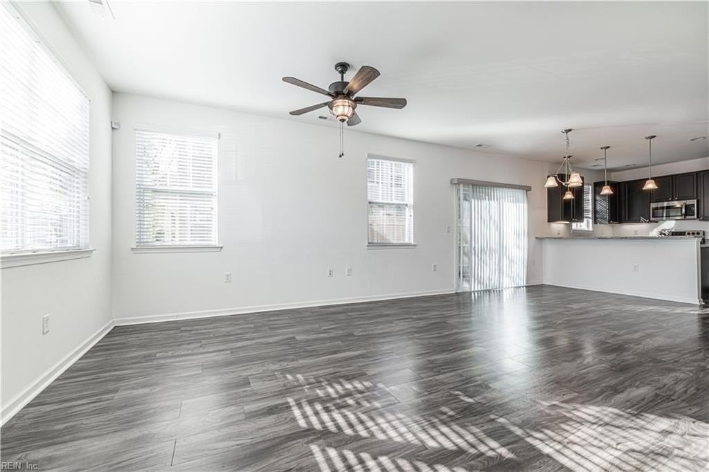 1685 Halesworth Ln - Photo 3 of 38