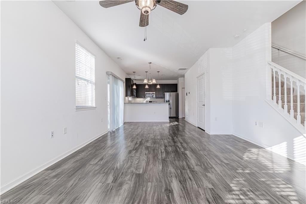 1685 Halesworth Ln - Photo 6 of 38