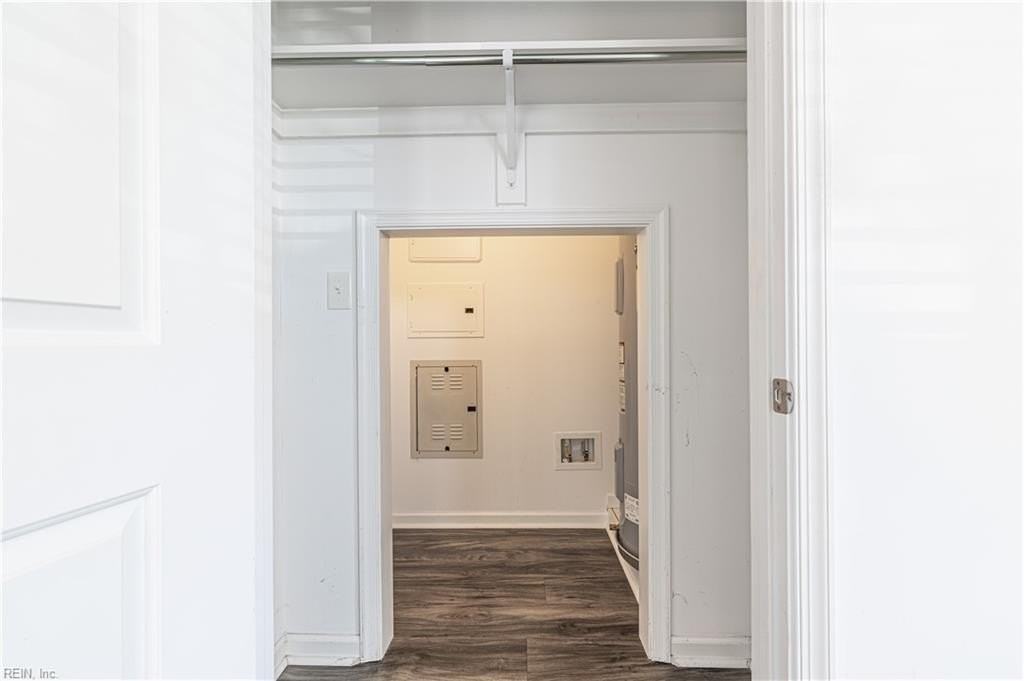 1685 Halesworth Ln - Photo 7 of 38