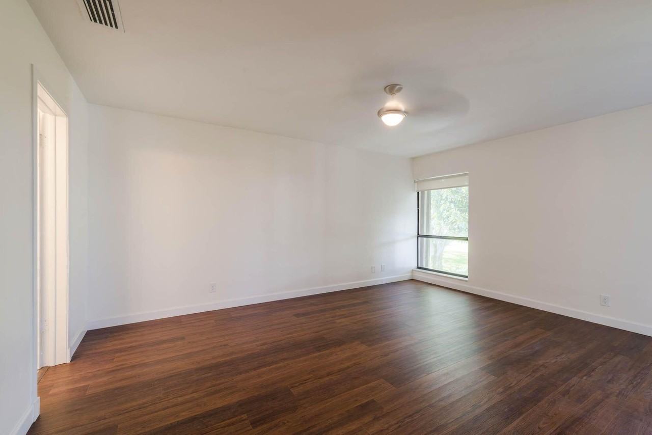 11 Concourse Dr #D - Photo 3 of 9