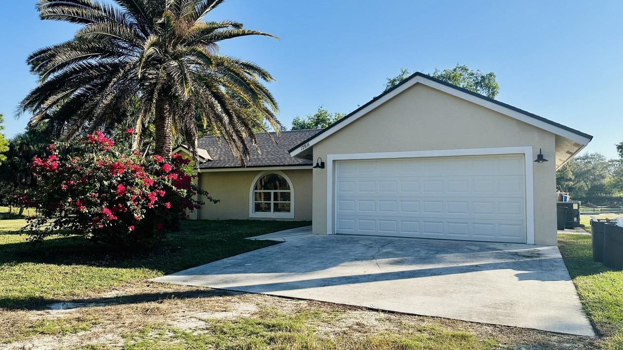 12816 67th St N - Photo 3 of 34