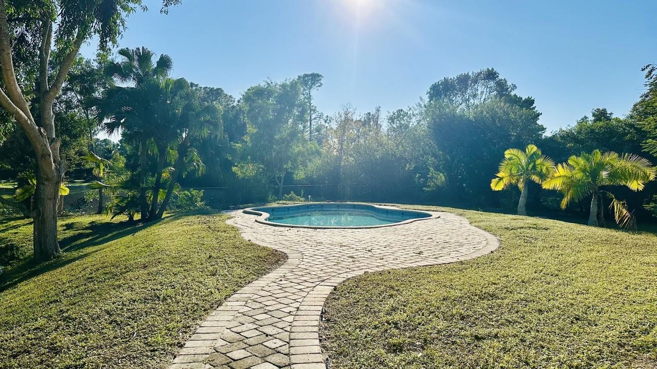 12816 67th St N - Photo 6 of 34