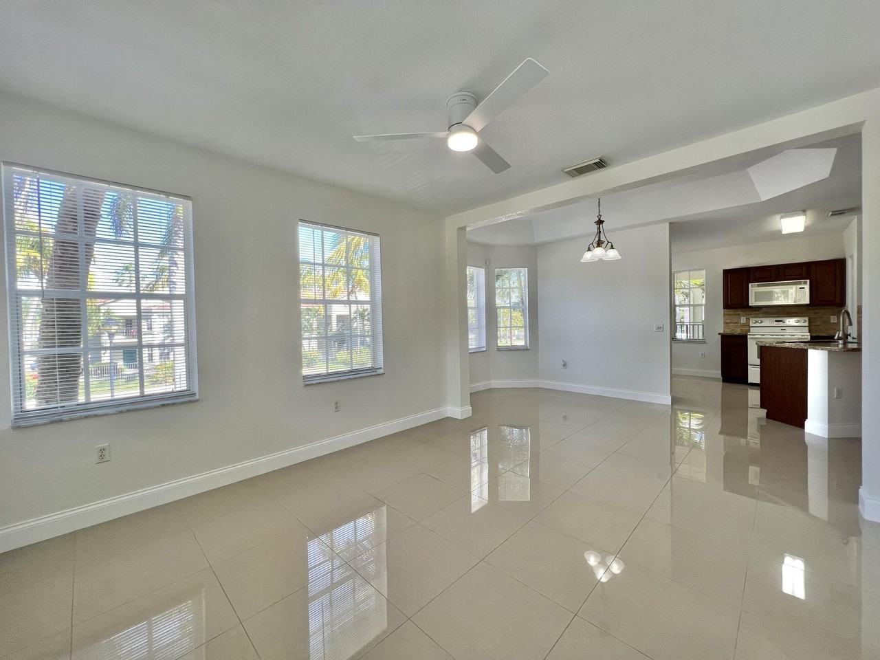 1110 Belmont Pl - Photo 2 of 23