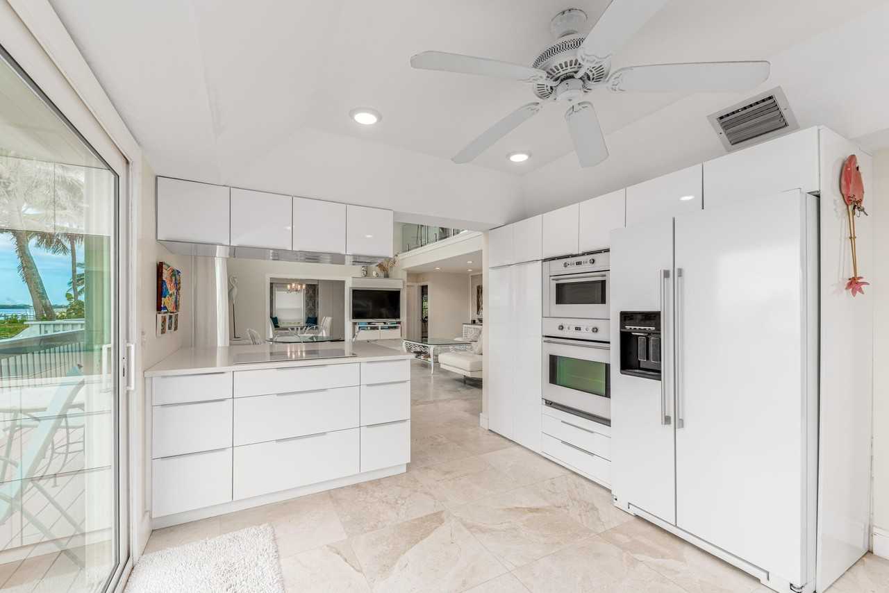 1470 Se Macarthur Blvd - Photo 6 of 15