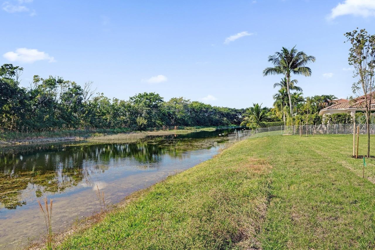 6837 Cobia Cir - Photo 6 of 35