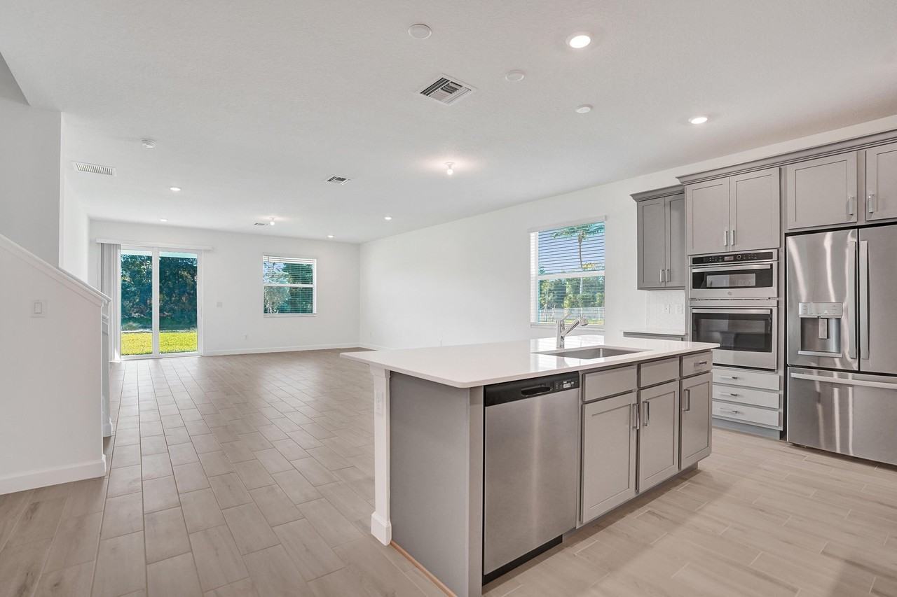 6837 Cobia Cir - Photo 7 of 40