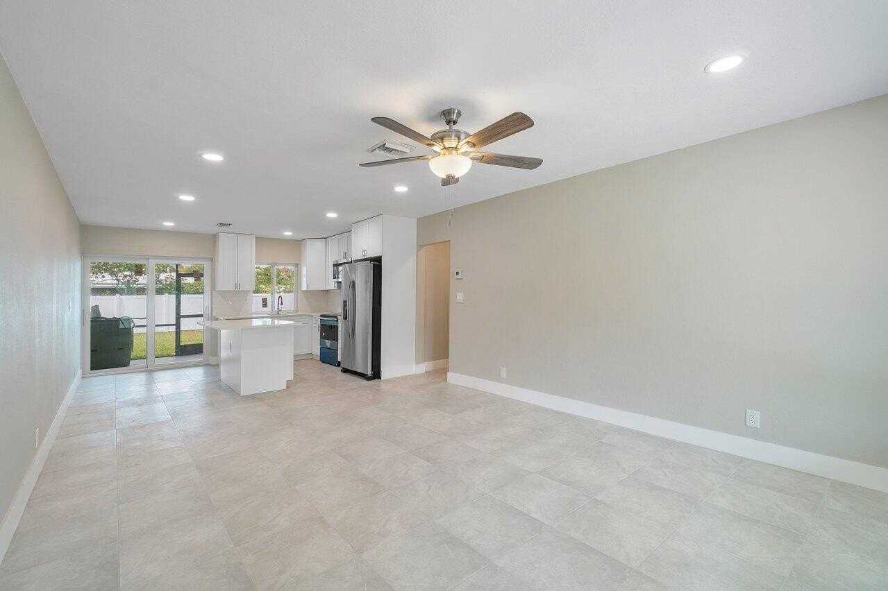 245 Sw 6th St - Photo 6 of 40