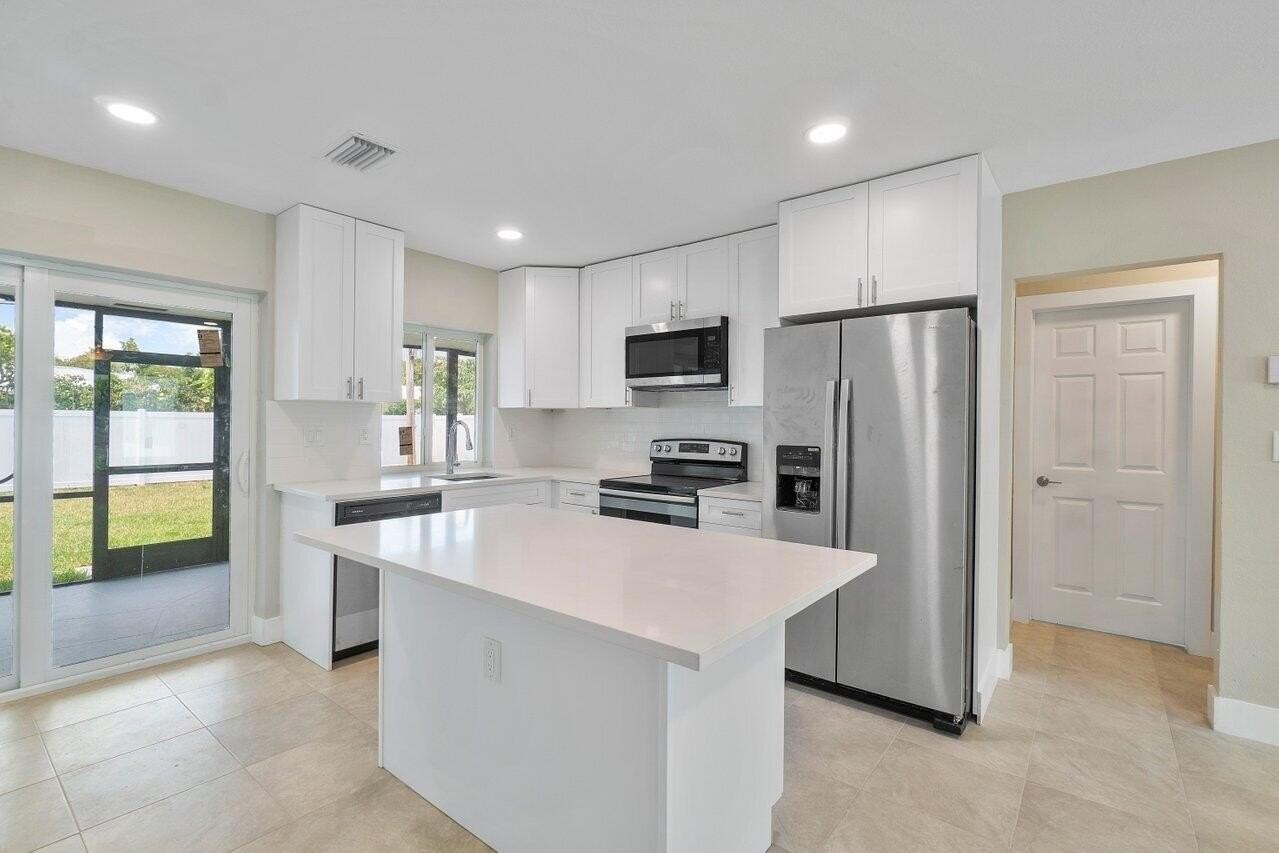 245 Sw 6th St - Photo 7 of 40