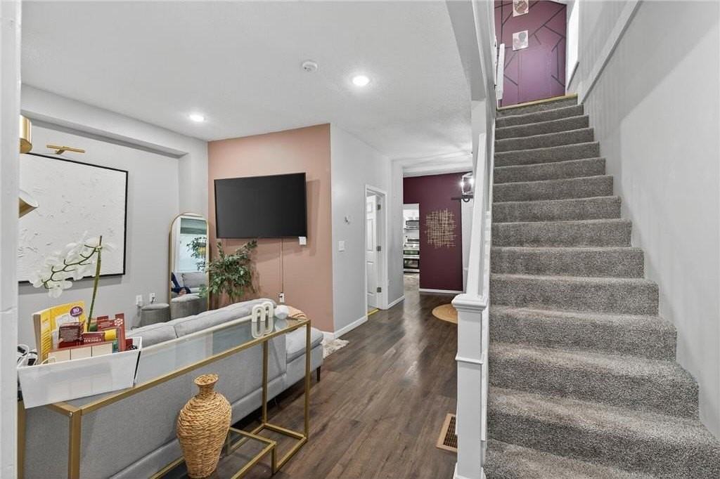 884 Westminster St - Photo 3 of 30