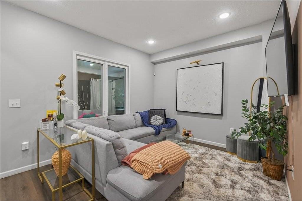 884 Westminster St - Photo 4 of 30