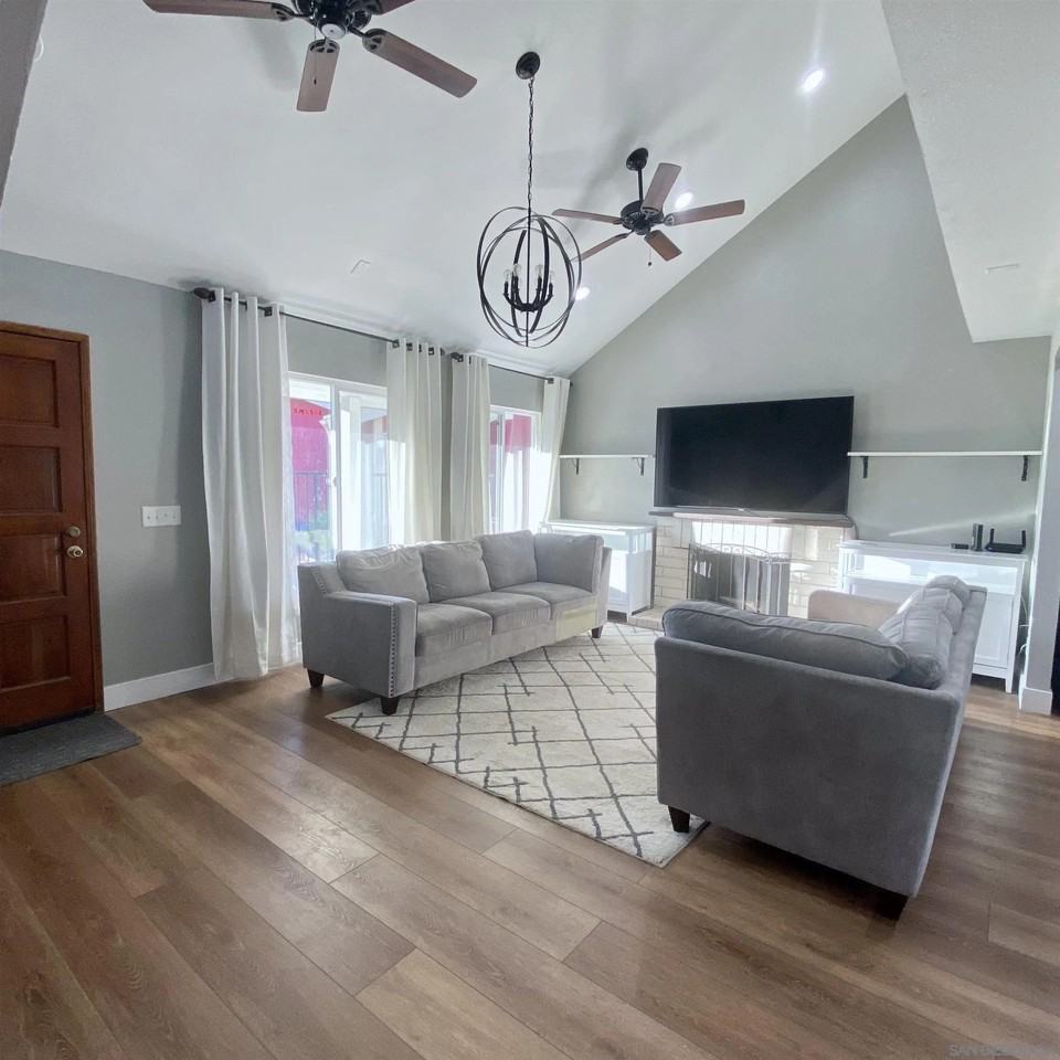 13397 Via Stephen - Photo 3 of 15