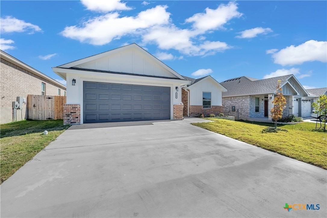 5202 White Rose Dr - Photo 2 of 11